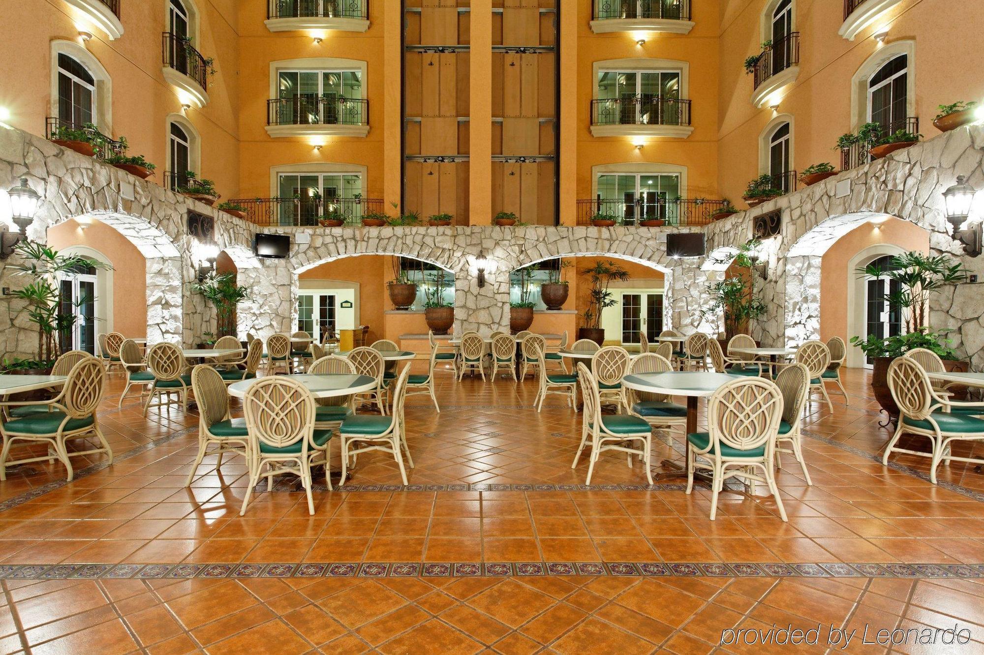 Holiday Inn Express Guanajuato By Ihg Restaurant photo