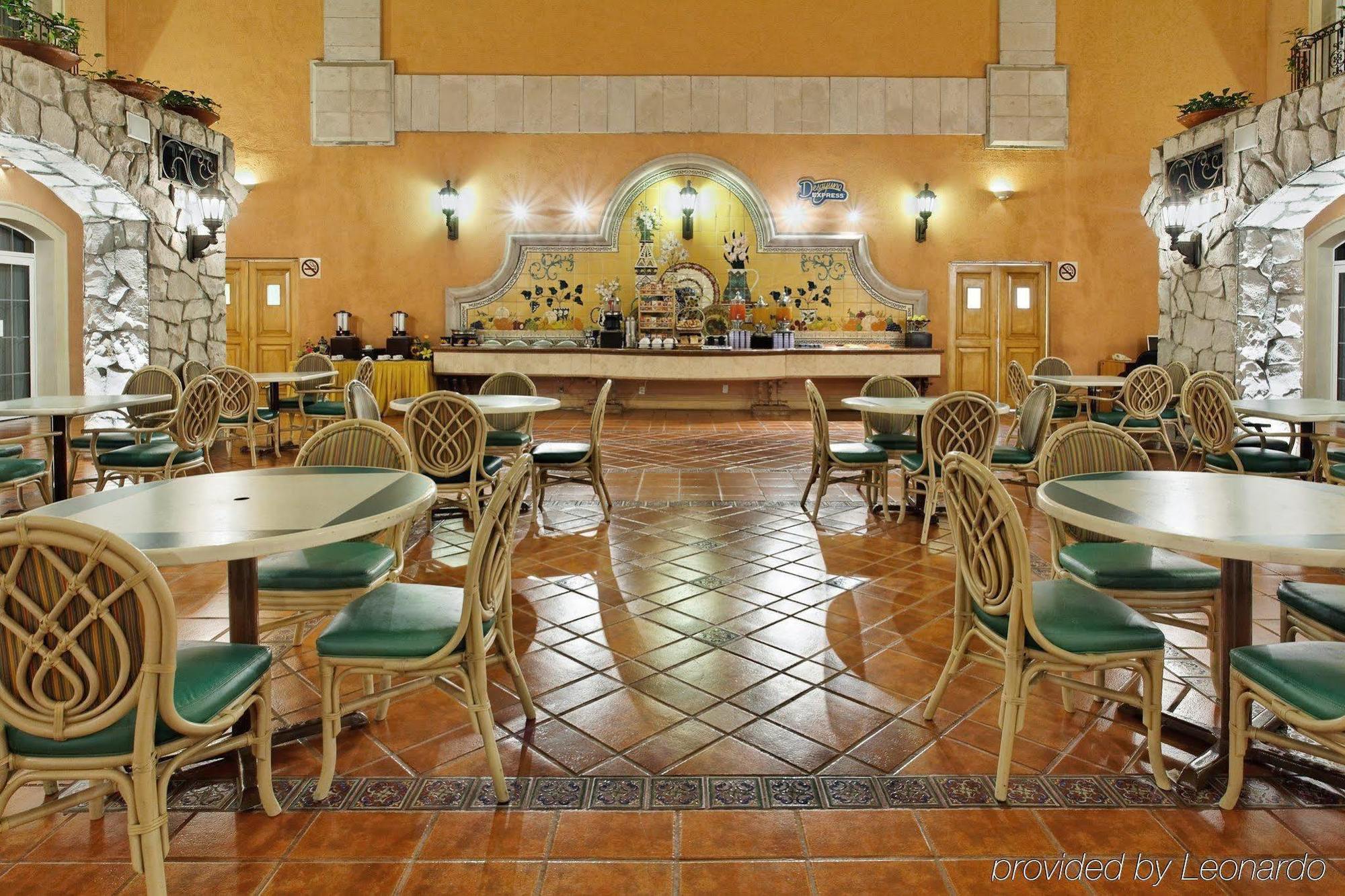 Holiday Inn Express Guanajuato By Ihg Restaurant photo